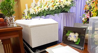 生花祭壇プラン+ お棺ランクアップ