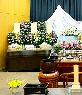 生花祭壇プラン+遺影をカラー額に変更
