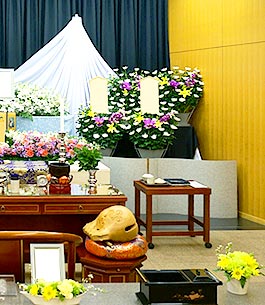 生花祭壇プラン+遺影をカラー額に変更