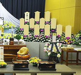 生花祭壇プラン+お棺をランクアップ