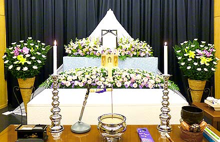 生花祭壇プラン+お棺をランクアップ