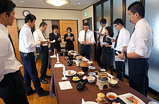 オリジナル料理の試食会