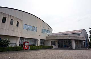 依知北公民館外観