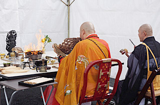 護摩祈祷の様子
