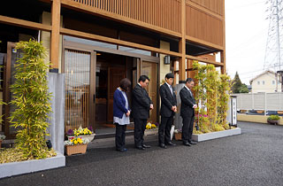 寒川支社でも黙祷